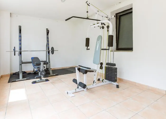 La Dina 10, Emma Villa