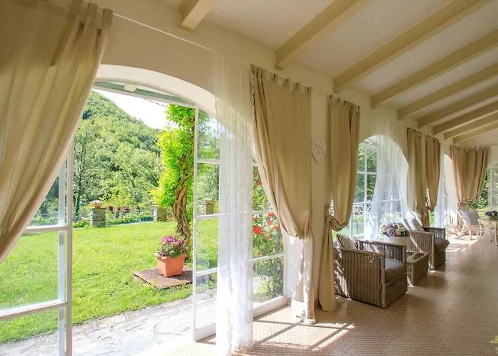 La Dina 10, Emma Villa