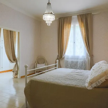 Villa La Dina 10, Emma *