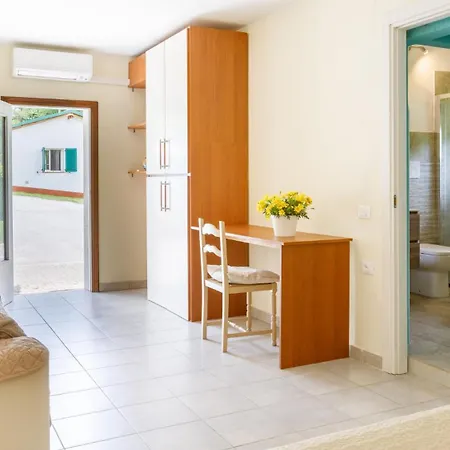 La Dina 10, Emma Villa