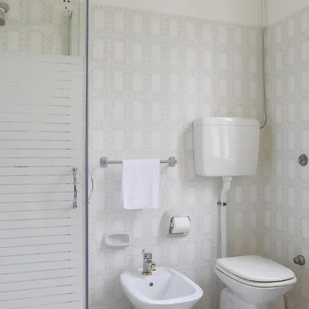 La Dina 10, Emma Villa *