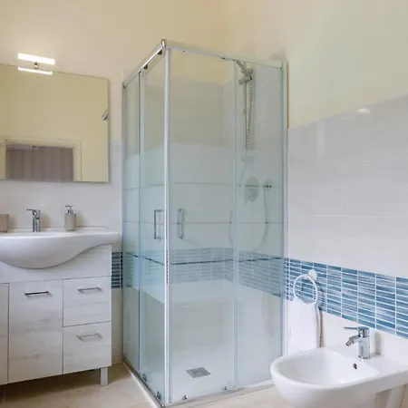 La Dina 10, Emma Modigliana