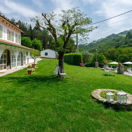 La Dina 10, Emma Villa