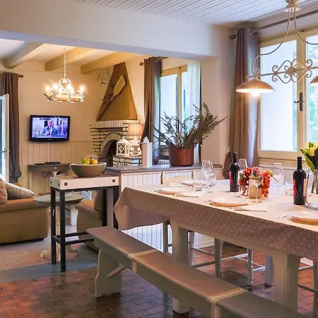 Villa La Dina 10, Emma *