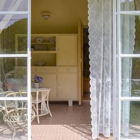 Villa La Dina 10, Emma