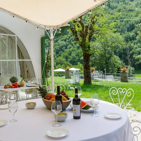 La Dina 10, Emma Villa *