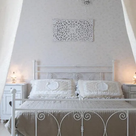 Villa La Dina 10, Emma *