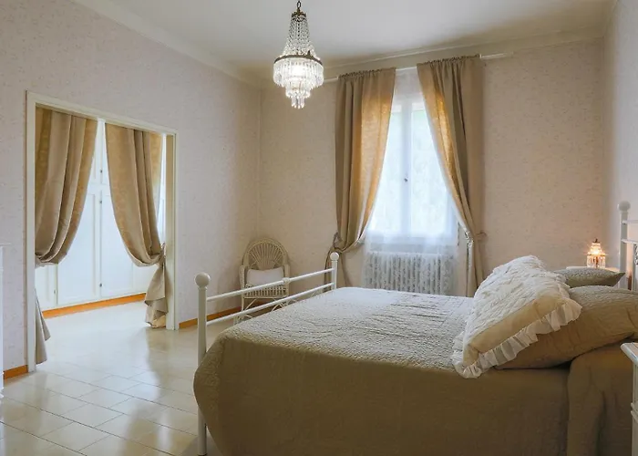 Βίλα La Dina 10, Emma *