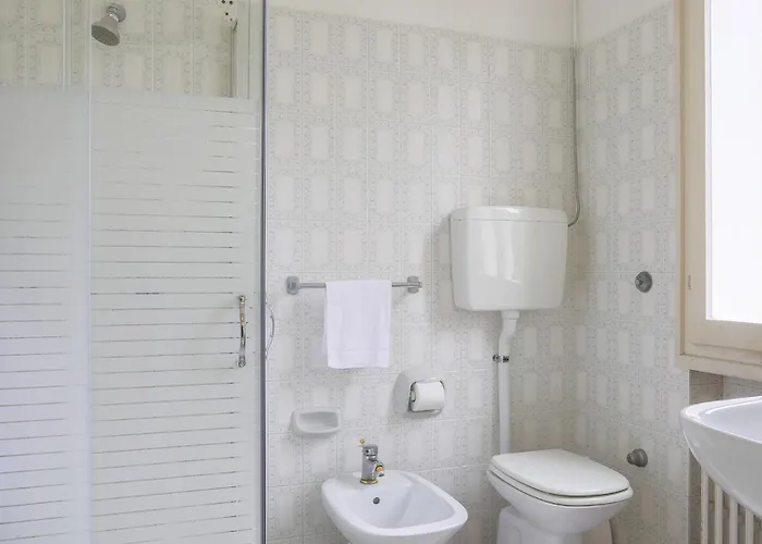 La Dina 10, Emma וילה *