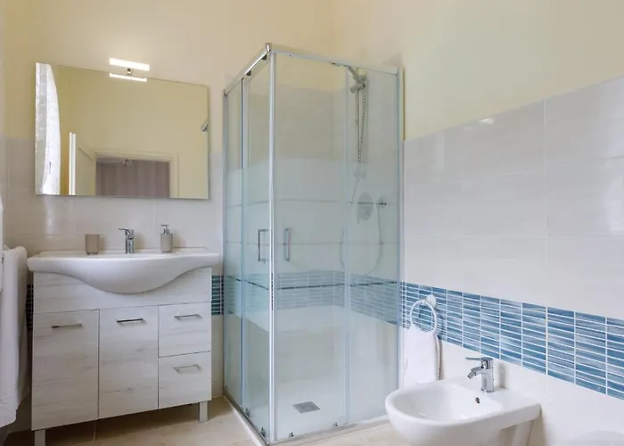 La Dina 10, Emma Modigliana